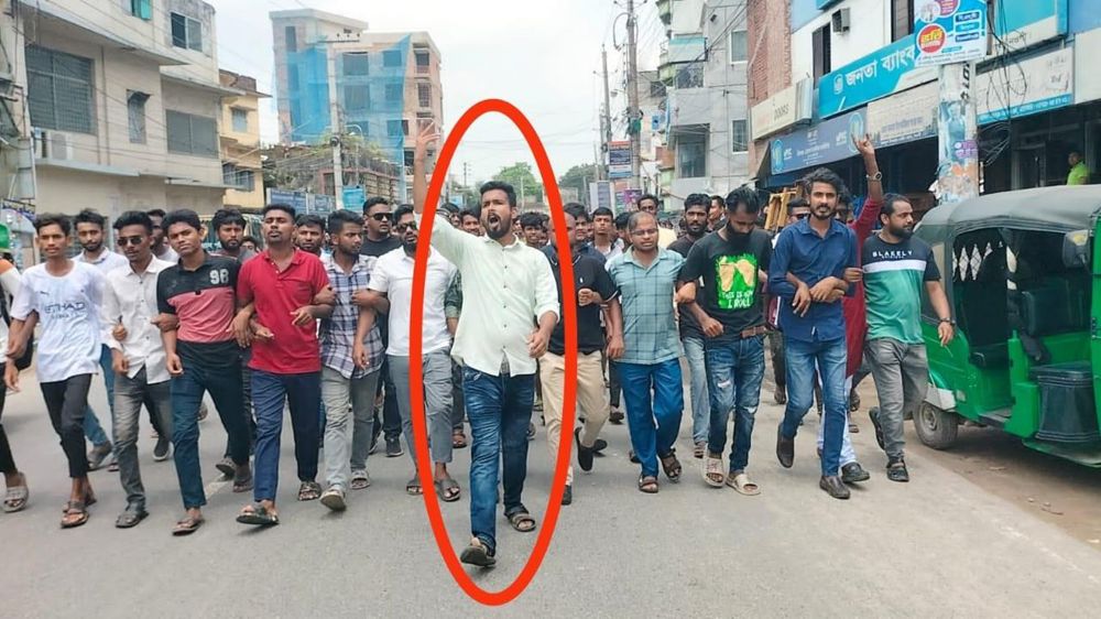 গণতন্ত্রের দাবিতে মিছিল
